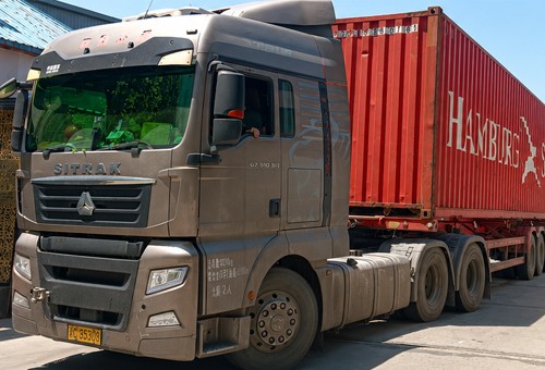 Container loading of fence rolls and steel T posts for export